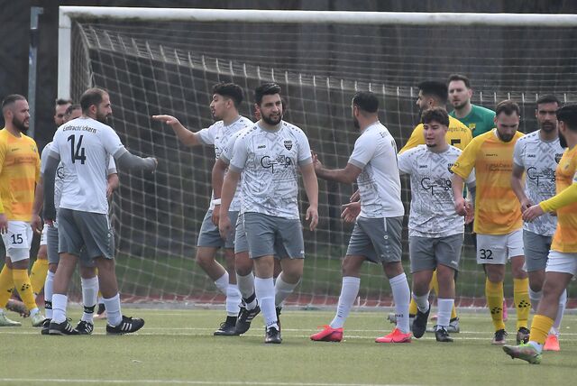 Begünstigt von zwei Eigentor von Gastgeber Eintracht Ickern II setzte sich Kreisliga-B-Spitzenreiter SF Habinghorst/Dingen beim 13. Rangliste mit 4:2 durch.
