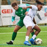 Der abstiegsgefährdete SV Sodingen (grüne Trikots), hier im Spiel beim SV Wacker Obercastrop, besiegte überraschend deutlich den TuS Erndtebrück auswärts mit 4:1.