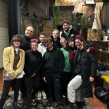 Influencer Twenty4Tim mit seinen Freunden und Mitarbeitern des Dorstener Escaperooms „Geheimdepot“