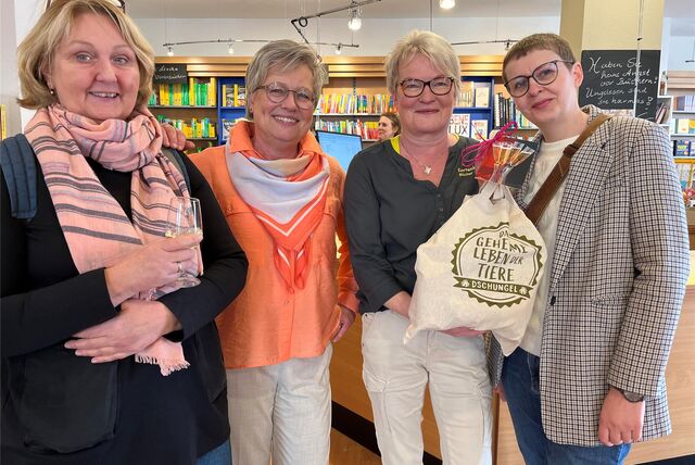 Vier Frauen in der Buchhandlung Kortenkamp