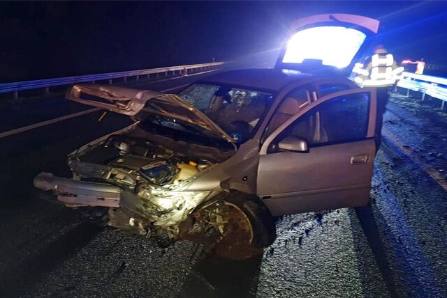Ein Auto ist bei einem Unfall auf der A31 in Dorsten schwer beschädigt worden.