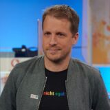 Nach einer Ohrfeige im Jahr 2022 wird der Comedian Oliver Pocher beim Prozess gegen den Rapper Fat Comedy aussagen.