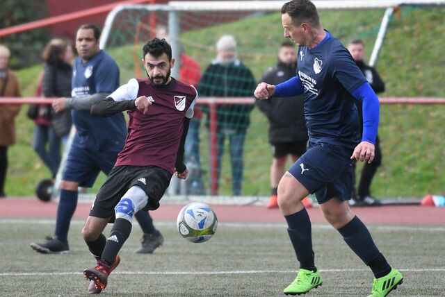 BW Börnig (blaue Trikots), hier im Spiel gegen die SG Victoria/Sportfreunde, hat in der Kreisliga C1 für einen Spielabbruch gesorgt. Betroffen war die Partie bei der SG Herne 70 II.