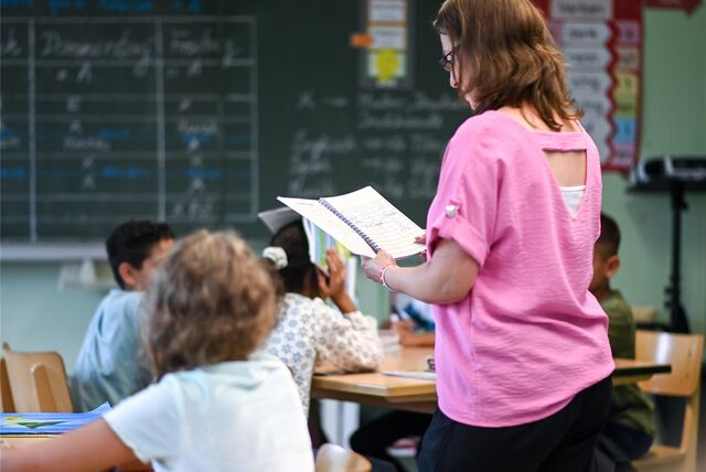 Lehrerin und Schüler