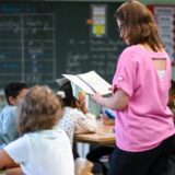 Lehrerin und Schüler