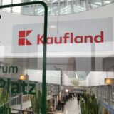 Eine Kaufland-Filiale befindet sich im Einkaufszentrum am Widumer Platz in der Castroper Altstadt.