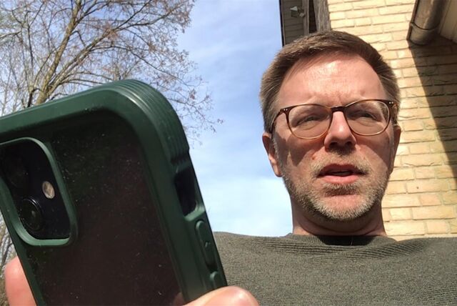Unser Reporter Tobias Weckenbrock beim Sirenen-Warn-Tag am 14.3.2024. Auf dem Handy summte der Cell-Broadcast-Alarm.