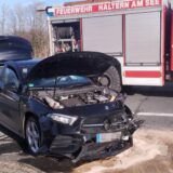 Unfallauto steht auf Sythener Straße in Haltern am See