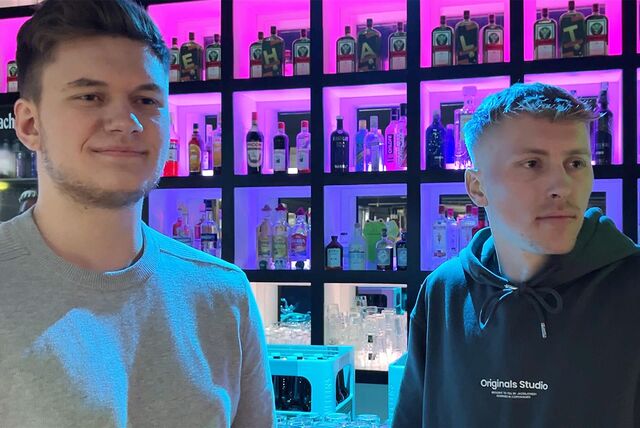 Lennart Budde (l.) und Pascal Stock organisieren die Events in der Stadtmühle.