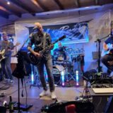 Als Ersatzband treten beim HOTrockt-Festival „Schall und Rausch“ auf.