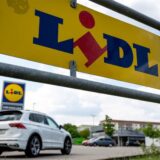 Schild am Parkplatz einer Lidl-Filiale
