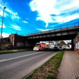 Blick auf die zu erneuernde Bahnbrücke über die Herner Straße.