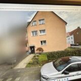 Auch die genaue Lage und Aussehen des Mehrfamilienhauses lässt sich in den Unterlagen des Amtsgerichts zur Zwangsversteigerung einer Eigentumswohnung finden.