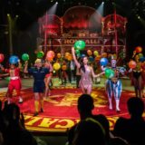 Die Artisten des Circus Roncalli in der Manege auf dem Konrad-Adenauer-Platz in Recklinghausen