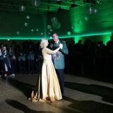 Das Königspaar Claudia und Ludger Grothus tanzt in der Stadthalle Waltrop.