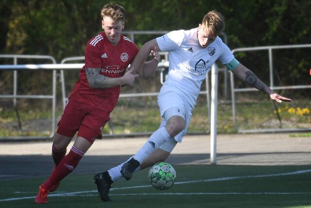 Der VfB Börnig (rote Trikots), hier im Spiel beim FC Frohlinde II, gewann bei den SF Wanne II schneller als ihm lieb war.