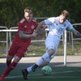 Der VfB Börnig (rote Trikots), hier im Spiel beim FC Frohlinde II, gewann bei den SF Wanne II schneller als ihm lieb war.