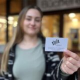 Die Stadtbücherei setzt auf die „Open Library“: Mit einem Ausweis kann man auch außerhalb der regulären Öffnungszeiten in der Bücherei stöbern.