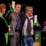 Hape Kerkeling und Achim Hagemann stehen mit dem Total-Normal-Hurz auf der Bühne.