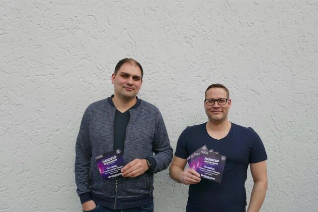 Party-Veranstalter André Michalczak (rechts im Bild) und DJ Fred Farwick.