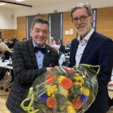 In der letzten Sitzung haben Stadtrat und Bürgermeister Werner Arndt (l.) den langjährigen Kämmerer Michael Dinklage (r.) in den Ruhestand verabschiedet.