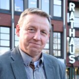 Kämmerer Dirk Meussen vor dem Rathaus Haltern
