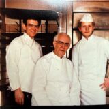Ein altes Foto zeigt alle drei Generationen der Konditorei Sindern in Recklinghausen: Karl, Franz und Andreas Sindern.