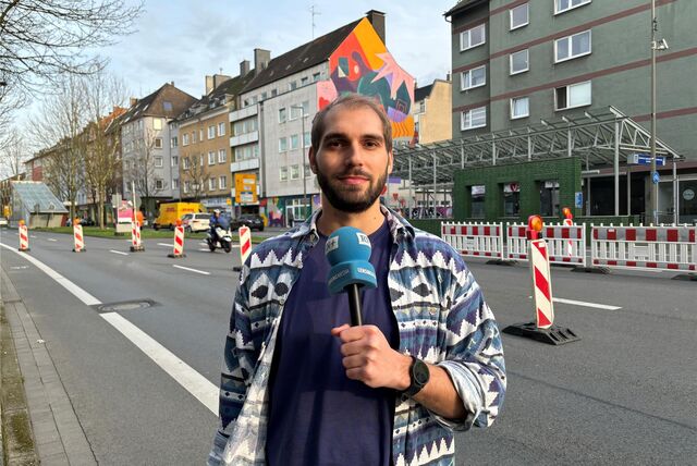 Daniel Brill steht an der Rheinischen Straße