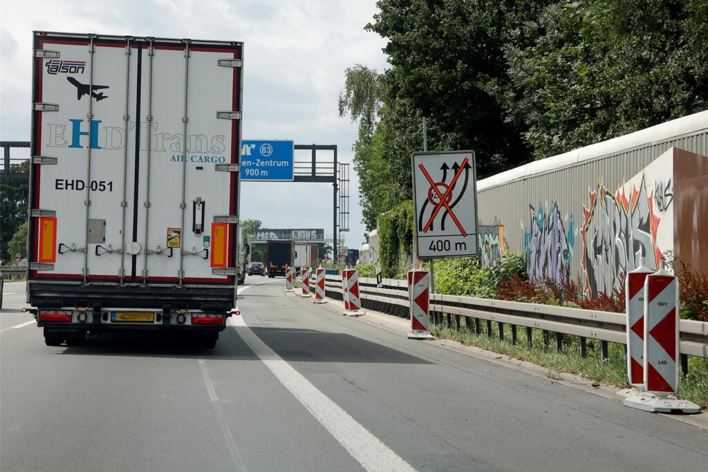 Bauarbeiten bremsen am Wochenende den Verkehr im Kamener kreuz. Zudem gibt es weiterhin die Baustelle (Bild) für die neue A1-Brücke in Höhe der Anschlussstelle Kamen-Zentrum. Bauarbeiten bremsen am Wochenende den Verkehr im Kamener kreuz. Zudem gibt es weiterhin die Baustelle (Bild) für die neue A1-Brücke in Höhe der Anschlussstelle Kamen-Zentrum.