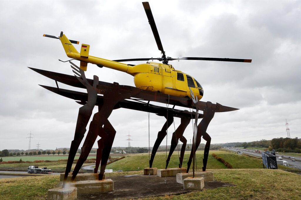 Der Hubschrauber im Kamener Kreuz. Jeder, der auf den Autobahnen in Nordrhein-Westfalen unterwegs ist, hat ihn bestimmt schon einmal gesehen. Der Hubschrauber im Kamener Kreuz. Jeder, der auf den Autobahnen in Nordrhein-Westfalen unterwegs ist, hat ihn bestimmt schon einmal gesehen.