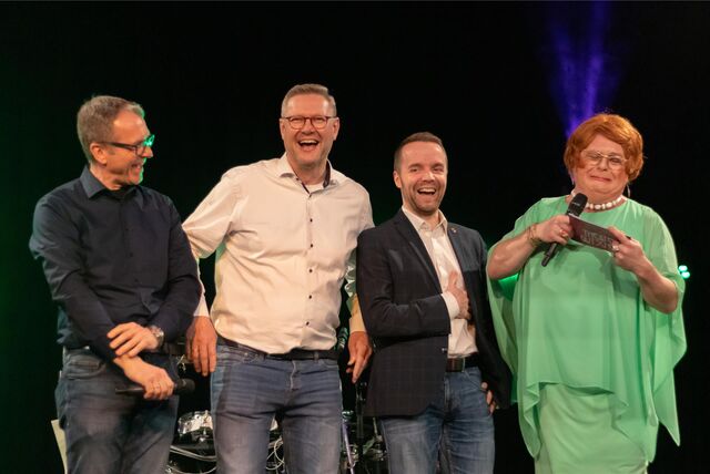 Dattelns Bürgermeister André Dora, Oer-Erkenschwicks Bürgermeister Carsten Wewers, Waltrops Bürgermeister Marcel Mittelbach und Hannelore.