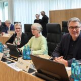 Zu Beginn der ersten Sitzung im neuen Ratssaal im Rathaus war OB Westphal noch guter Laune – das änderte sich später.