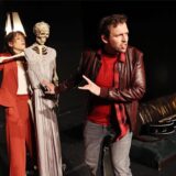 Die erfolgreiche Scheidungsanwältin Helen und der Kleinkriminelle Bob lernen sich in „Eine Sommernacht“ in Edinburgh kennen. Das Stück wird am 3. Mai am WLT gezeigt.