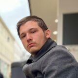 Cedric Durinck (23) lebt in Dortmund auf der Straße. Häufig sitzt er auf dem Westenhellweg und hofft auf Spenden von Passanten.