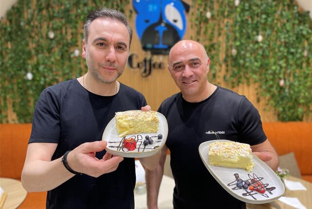 Karatzidis Triantayllos (r.) und Meletios Lazaridis sind die Geschäftsführer im Coffee Lab Dortmund.