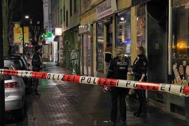 Die Polizei hat den Bereich um die Trinkhalle an der Borsigstraße in Dortmund mit Flatterband gesperrt.
