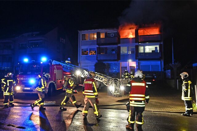 Eine Wohnung im Dorstener Stadtteil Hervest brannte am späten Samstagabend lichterloh.