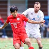 Der Hombrucher SV (rote Trikots), hier im Spiel beim SV Wacker Obercastrop (mit Kevin Großkreutz) überraschte mit einem 1:0-Sieg gegen den bisherigen Dritten, Westfalia Soest.