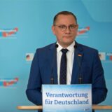 Alice Weidel und Tino Chrupalla, Fraktionsvorsitzende AFD, sprechen vor der Sitzung der Bundestagsfraktion