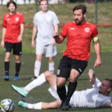 Die Glückauf-Kampfbahn ist auch die Heimat der SG Arminia/Victoria (rote Trikots) in der Kreisliga B.