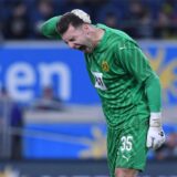 Marcel Lotka schreit.