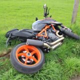 Motorrad im Rasen