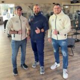 Geschäfts-und Regionalleitung stehen zusammen mit ihrem Team den Mitgliedern beim Erreichen ihrer Fitnessziele zur Seite (v.l.): Timo Ribnikar, Kevin Herbeck und Pascal Ribnikar.