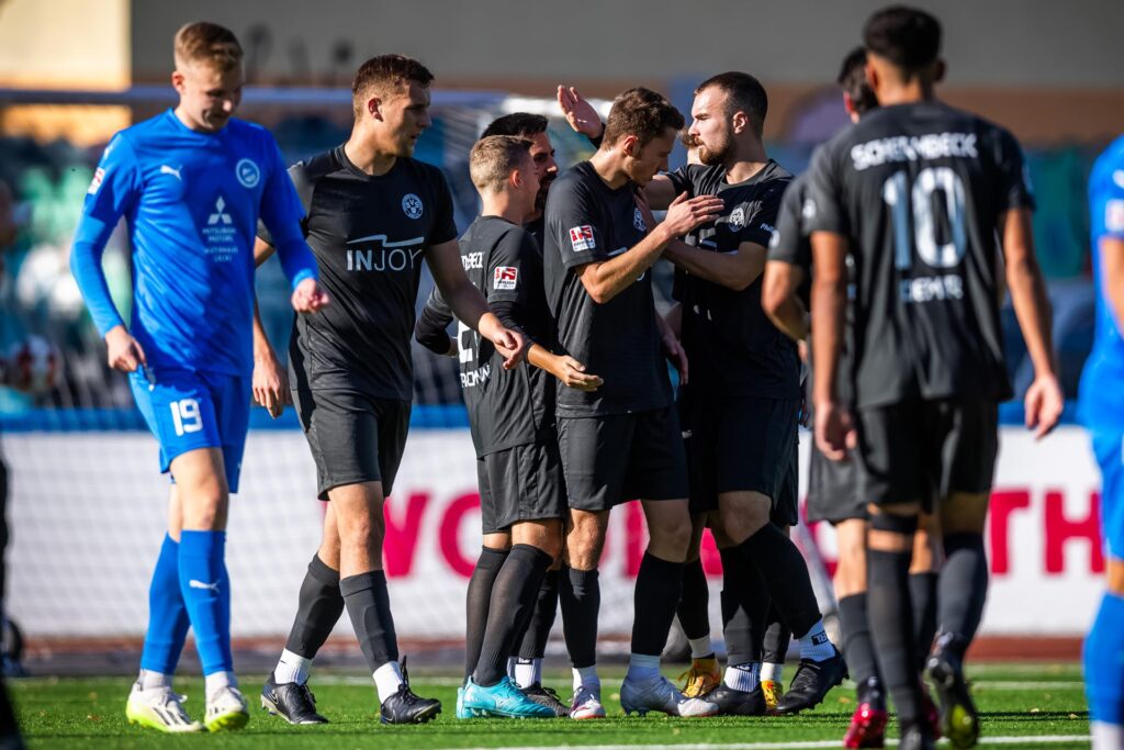 Der SV Schermbeck hat etwas überraschend doch keine Lizenz für die Regionalliga West beantragt. Der SV Schermbeck hat etwas überraschend doch keine Lizenz für die Regionalliga West beantragt.