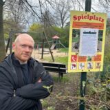 Tobias Bunge (41) ist Familienvater und Schrebergärtner. Er hat Angst, seine Kinder alleine in der Anlage zu lassen.