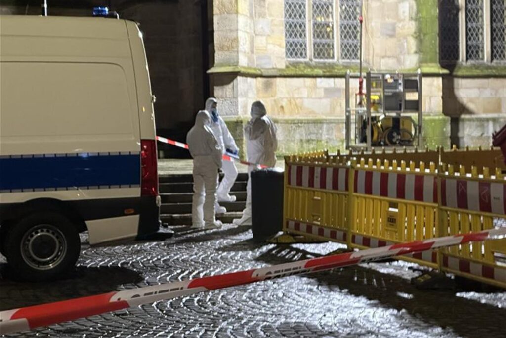 Die Polizei Recklinghausen hat die Ermittlungen übernommen. Die KTU war am Mittwochabend vor Ort.