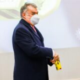 Minister Herbert Reul hat im Januar 2021 die Elektro-Taser der Polizei vorgestellt.