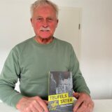 Halterner Krimiautor mit seinem Buch