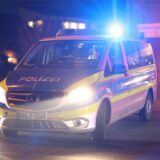 Auto der Polizei bei Nacht