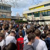 Schüler auf dem Schulhof am Joseph-König-Gymnasium in Haltern